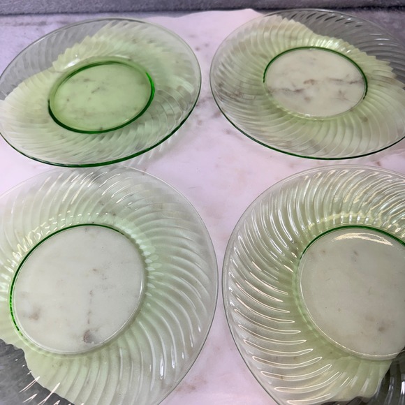 Vintage Green Uranium Glass Plates Set of 4 Spiral Optic Swirl Depression Glass - Picture 5 of 9